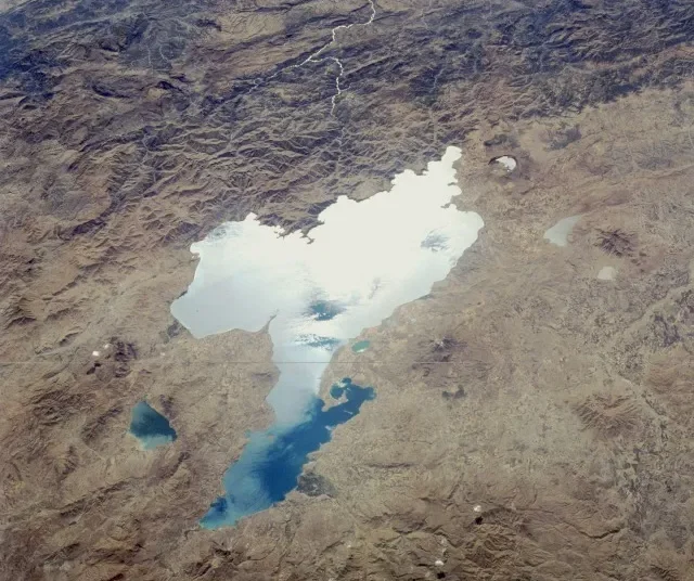 Van Gölü genel görünümü ve su altı yaşamı